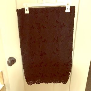 Black lace-overlay pencil skirt